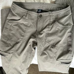 Like-New Kuhl Women’s Hiking Pants Gray size 4 Straight Leg